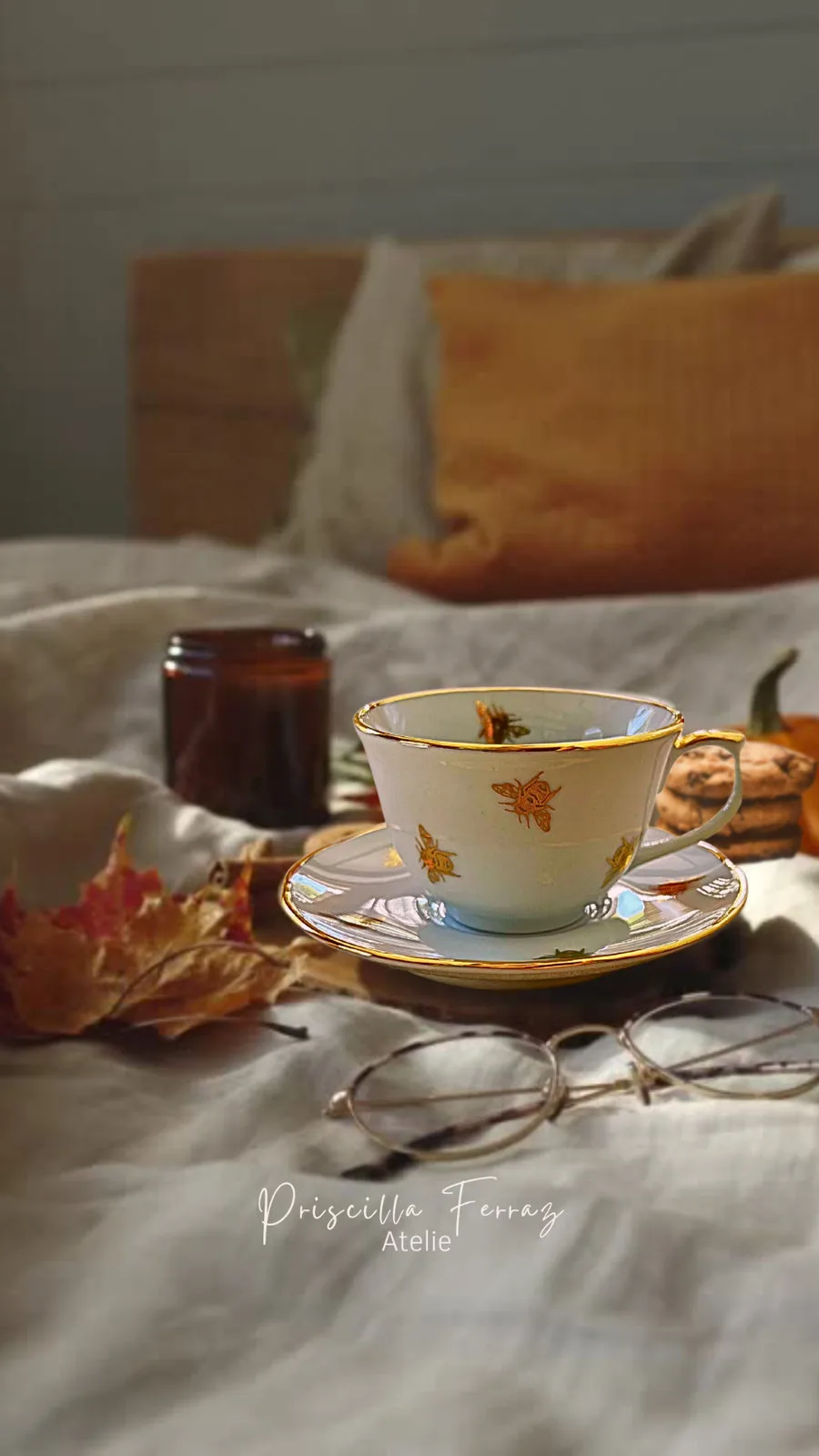 Xicara de chá/café com pires Abelhas